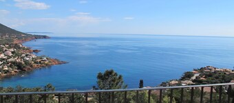 Villa sur les hauteurs vue mer et montagne