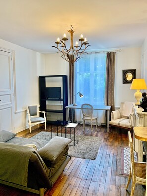 Interior - Studio at Villa Medici (Tours)