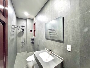 Studiosvit Classic - balkong - utsikt mot staden | Badrum