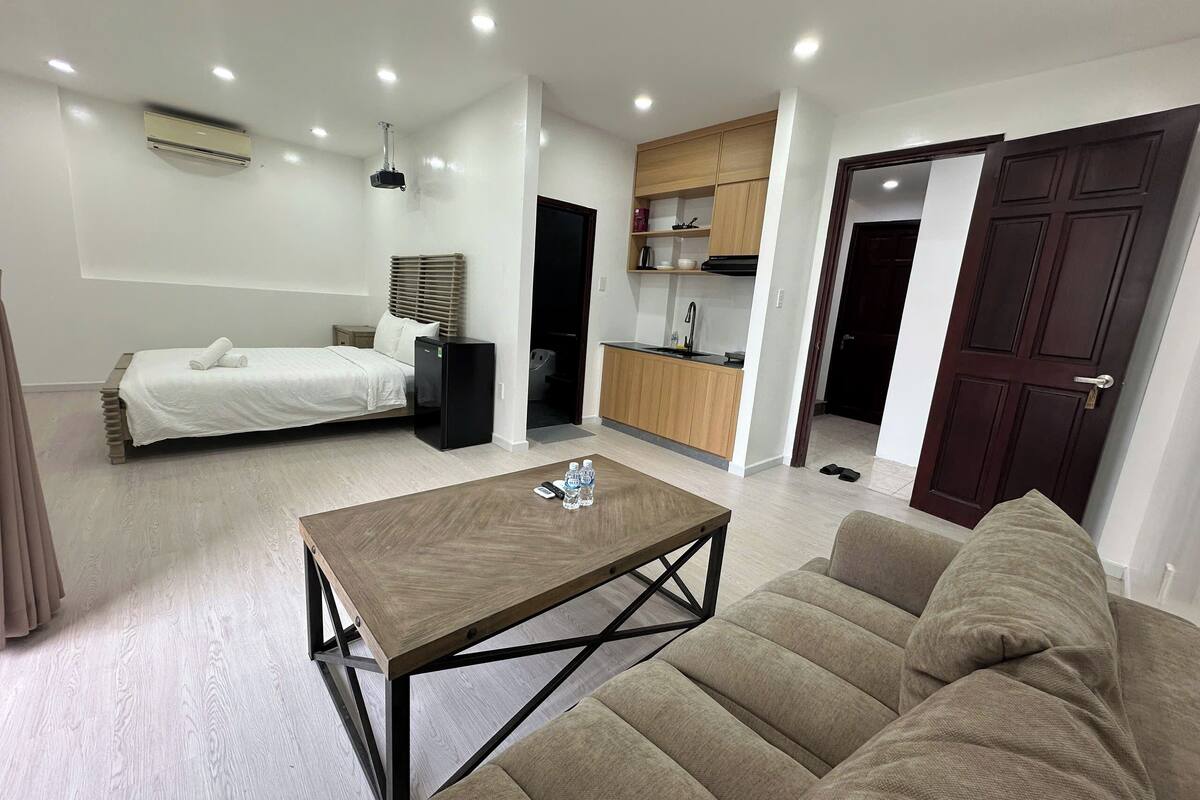 Deluxe Studio Suite, Balcony, City View