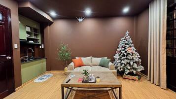 Classic Studio Suite, Balcony, City View | Interior