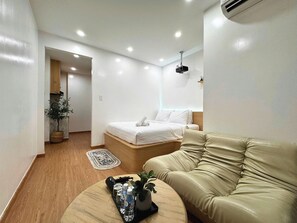Romantic Double Room | Down comforters, Select Comfort beds, laptop workspace, free WiFi - UH Homestay (An Khanh)