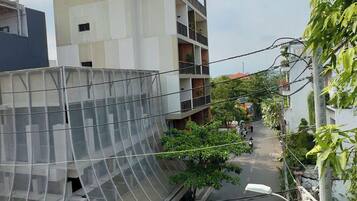 Classic Studio Suite, Balcony, City View | Street view