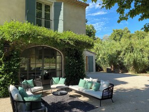 Terrace/patio - Mas en Provence with swimming pool - comfort and relaxation (Eyragues)