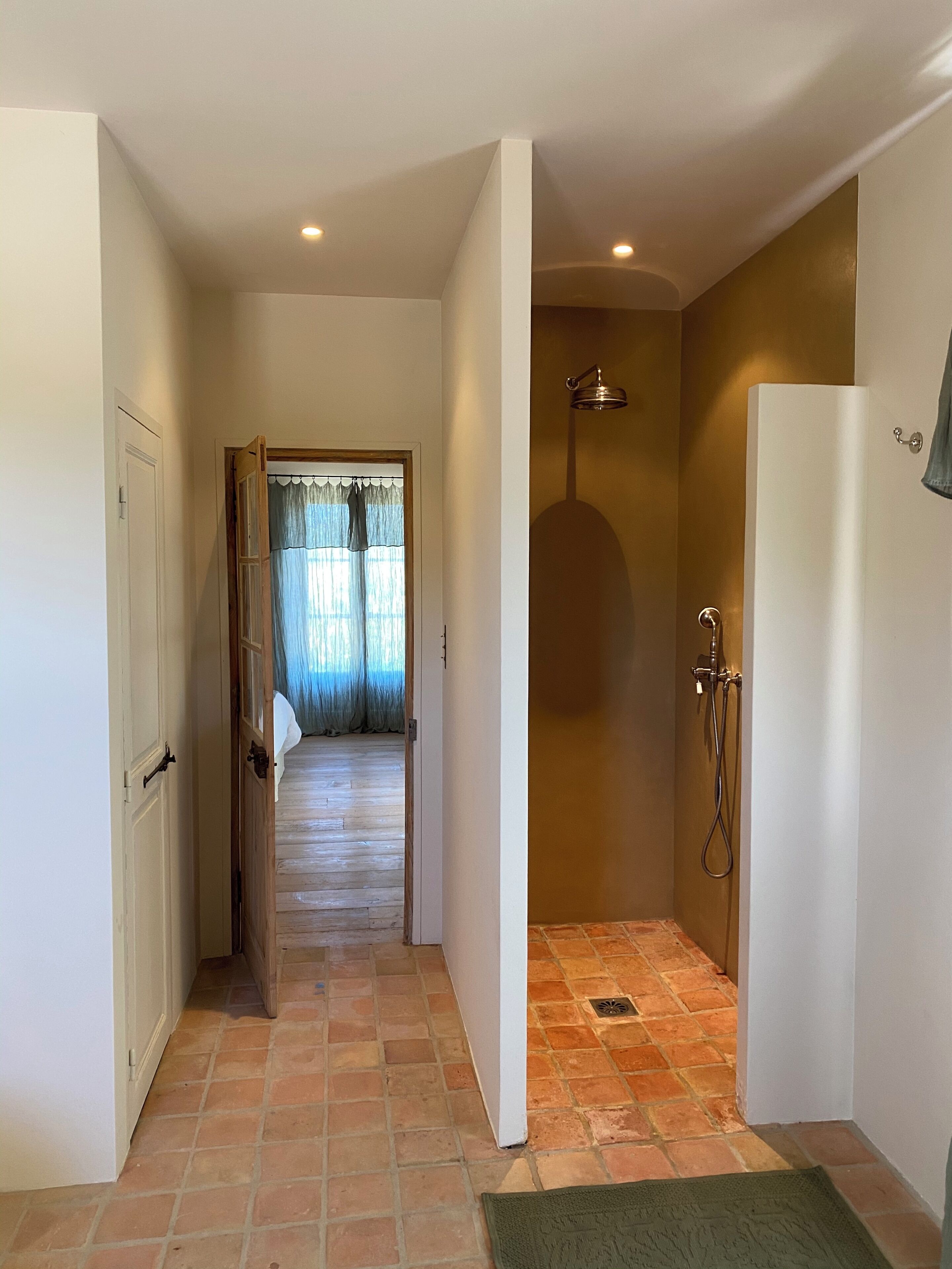 Dusche, Handtücher, Toilettenpapier
