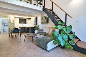 Living area - Marvelous 2-bedroom apartment with Terrace and AC in charming Uzès (Uzès)