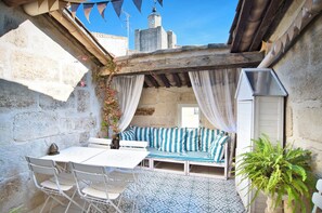 Outdoor dining - Marvelous 2-bedroom apartment with Terrace and AC in charming Uzès (Uzès)