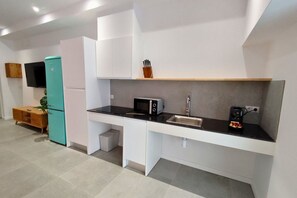 Fridge, microwave, dishwasher, toaster - Travel Habitat Jesus-Patraix Family Apartment (Valencia)