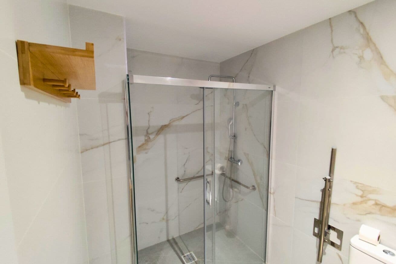 Dusche, Handtücher, Shampoo