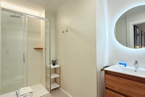 淋浴設備、提供毛巾、洗頭水、廁紙