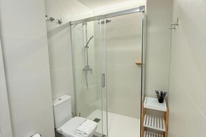 淋浴設備、提供毛巾、洗頭水、廁紙