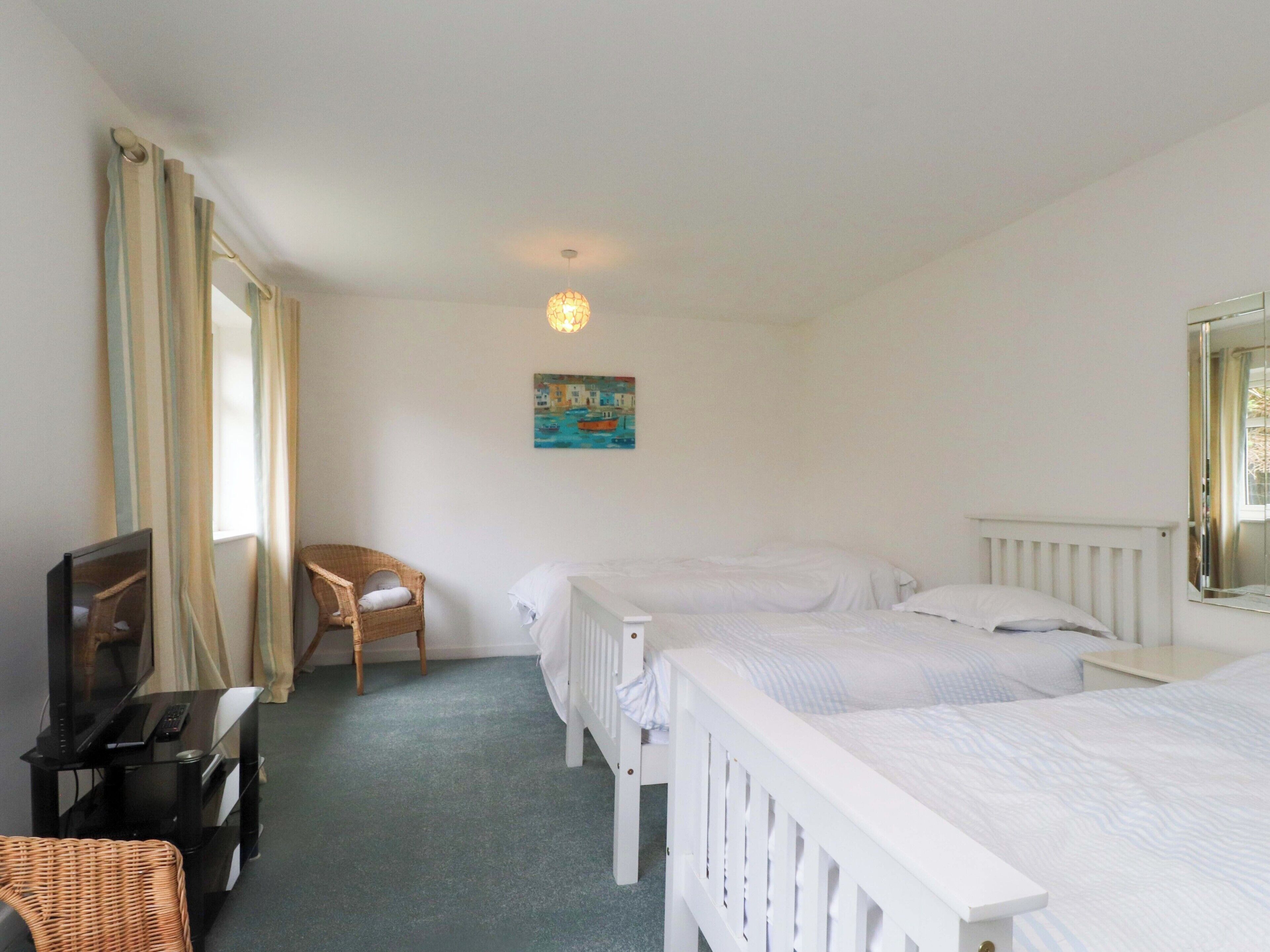 5 bedrooms, WiFi (free), individually decorated, individually furnished