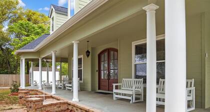 CBreeze Beach Retreat Pool / Sleeps 16 / Gulfport / Game Room