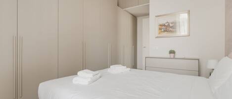 2 bedrooms, iron/ironing board