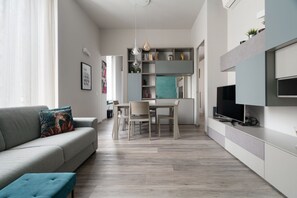 Living area - Spacious and elegant 74m2 apartment, ideal for 4 people, located on the first floor of a building with lift.The accommodation is located in Viale Stelvio, a key and well-connected area that connects the residential and commercial area of ​​Viale Zara (Milan)