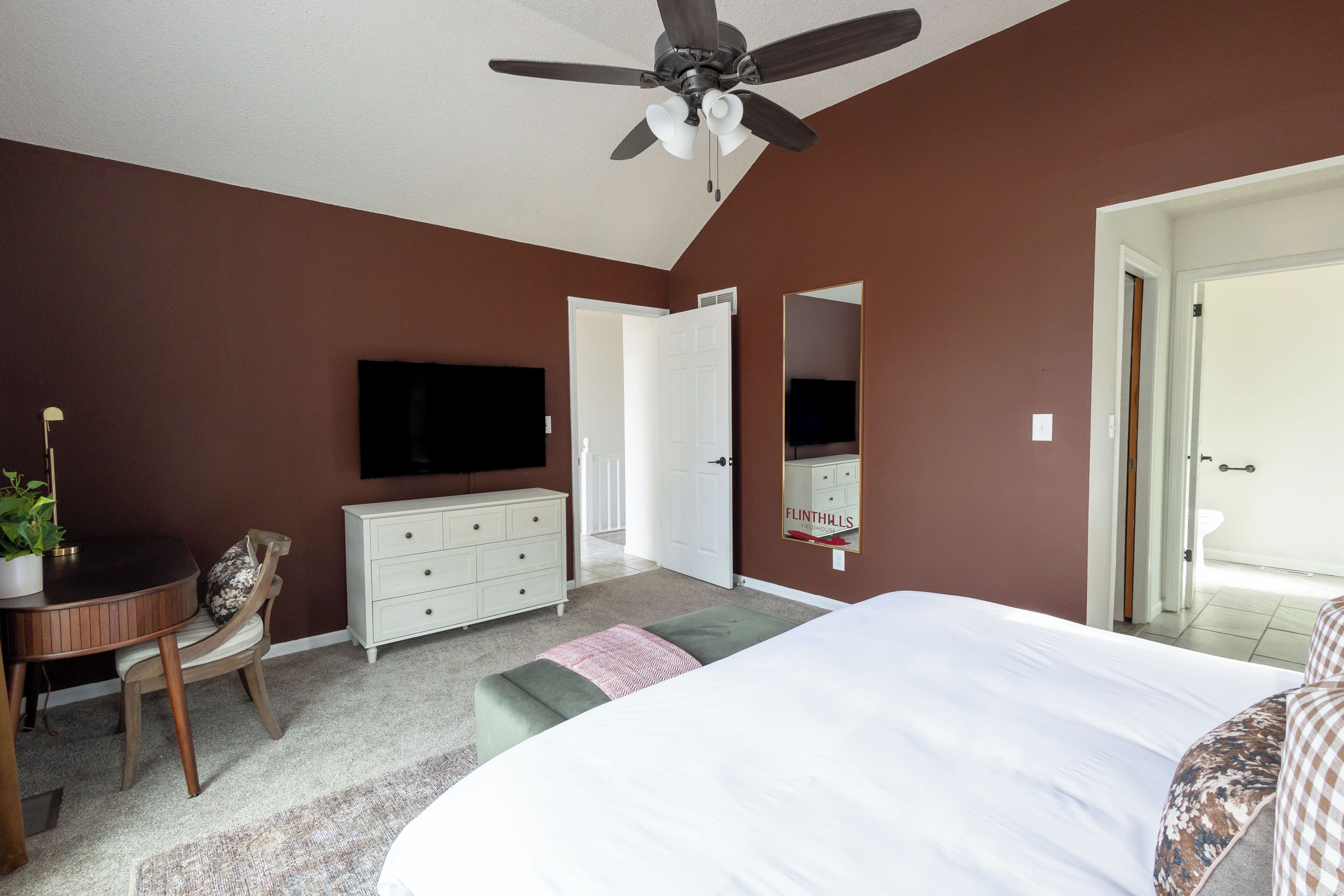 4 bedrooms, desk, travel crib, free WiFi