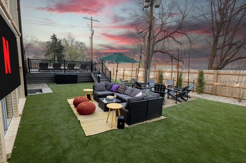 Walk to KSU Stadium! Swim Spa, Putting Green, Gym, Fire Pit!