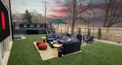Walk to KSU Stadium! Swim Spa, Putting Green, Gym, Fire Pit!