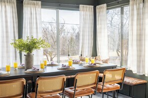 Dining - Walk to KSU Stadium! Swim Spa, Putting Green, Gym, Fire Pit! (Manhattan)