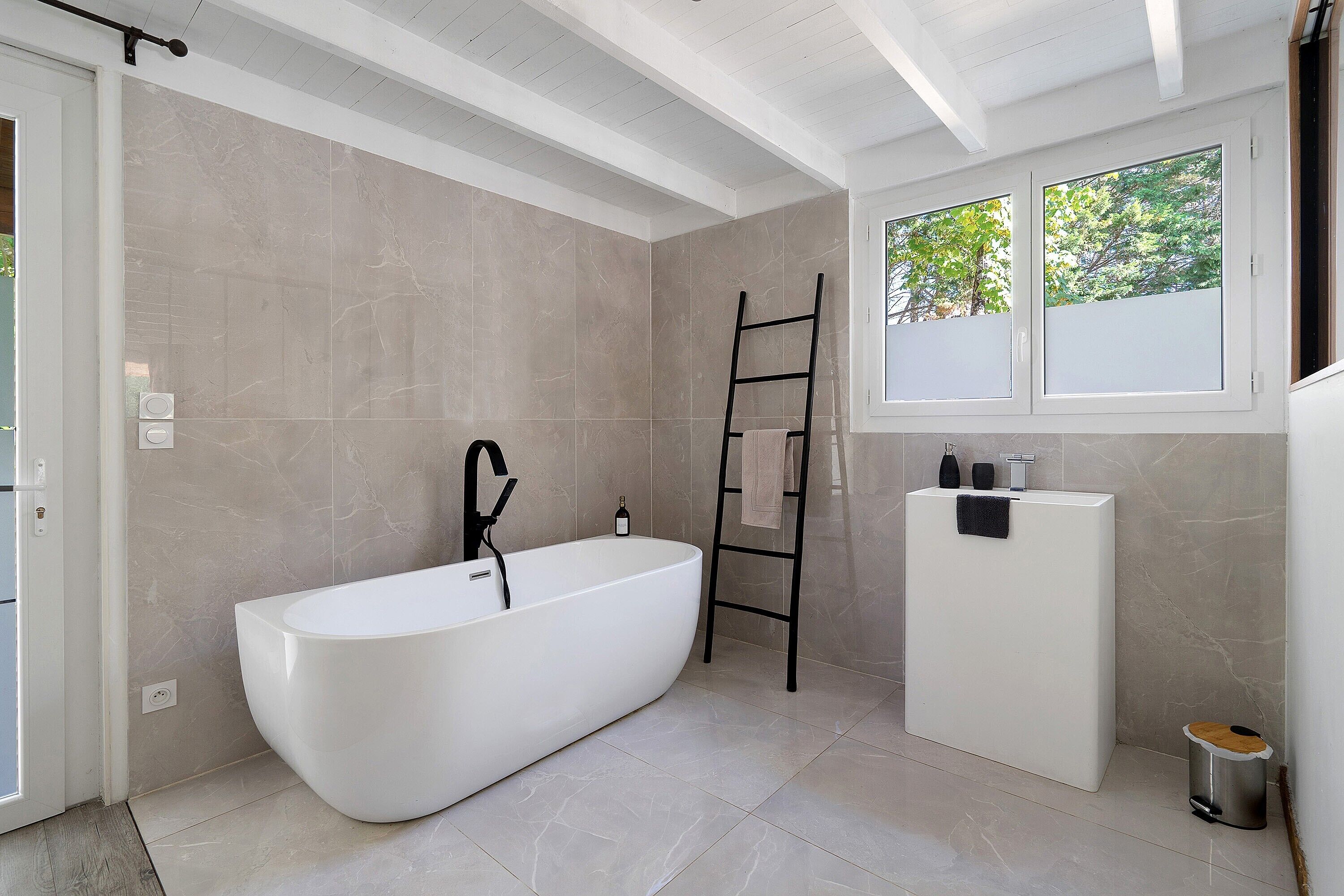 Shower, towels