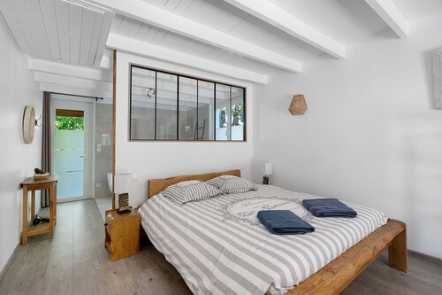 Große Villa mit privatem Pool, Balkon und WLAN in Saint-Georges des Coteaux
