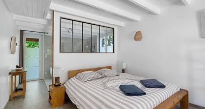 Große Villa mit privatem Pool, Balkon und WLAN in Saint-Georges des Coteaux