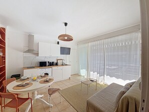 TV - HENRI CAMILLE REAL ESTATE - Cirodde - 2bedrooms Apt 5 min Croisette (Cannes)