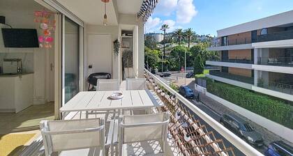 AGENCE HENRI CAMILLE - CIRODDE - 2 chambres grande terrasse 5 min Croisette