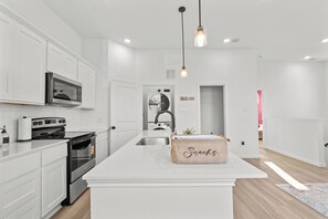 Microonde, forno, piano cottura, lavastoviglie