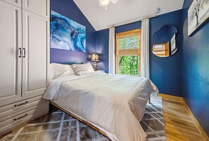 3 bedrooms, desk, iron/ironing board, WiFi - Charming Waterfront Retreat. deep-water dock (Gainesville)