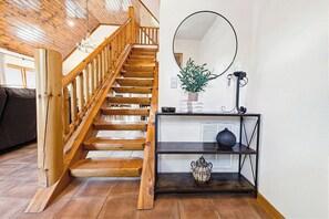 Interior - Charming Waterfront Retreat. deep-water dock (Gainesville)