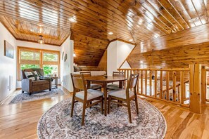 Interior - Charming Waterfront Retreat. deep-water dock (Gainesville)