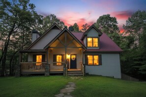 Exterior - Charming Waterfront Retreat. deep-water dock (Gainesville)