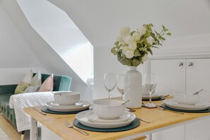 Dining - Penthouse Hideaway in Bromley (Greater London)