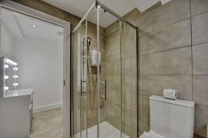 Bathroom - The Snug Spot in Bromley (Greater London)