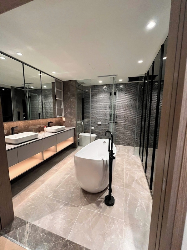 Shower, free toiletries, hair dryer, towels