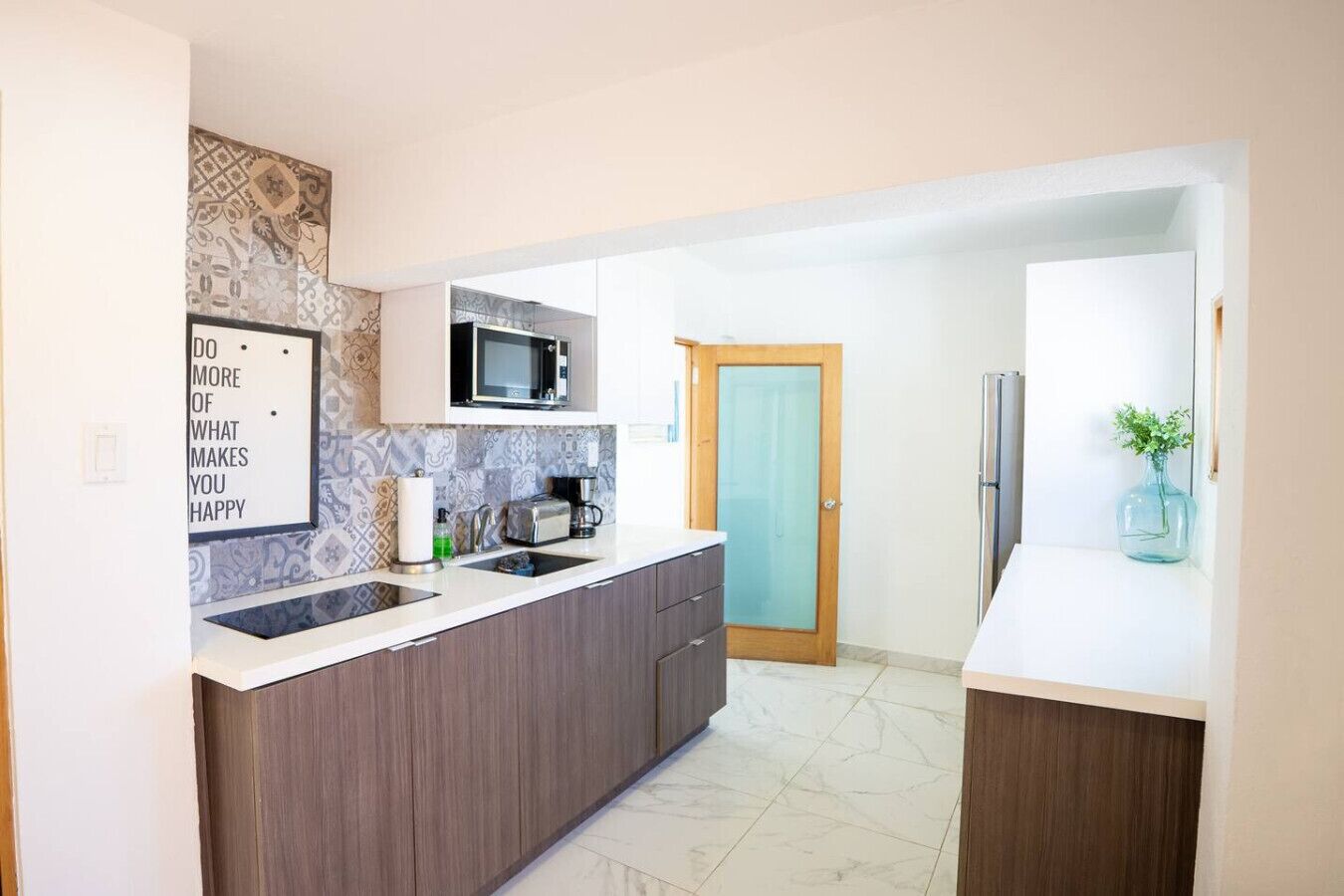 Fridge, microwave, stovetop, coffee/tea maker