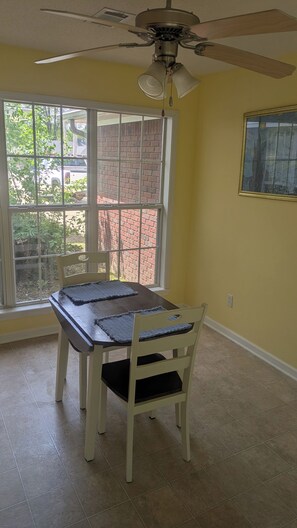 Dining - Beautiful 3-bedroom, pet-friendly house in historic Oxford, MS (Oxford)