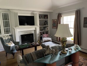 Living area - Creekside home in the shadows of Aronomink Golf Club, Newtown Square (Newtown Square)
