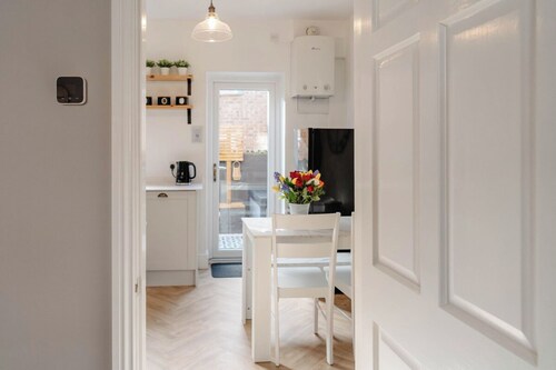 Luxury Victorian Terrace Inside City Walls
