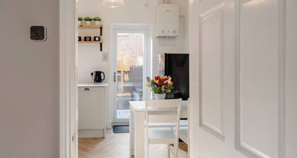 Luxury Victorian Terrace Inside City Walls
