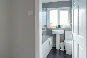 Hair dryer, towels - Luxury Victorian Terrace Inside City Walls (York)