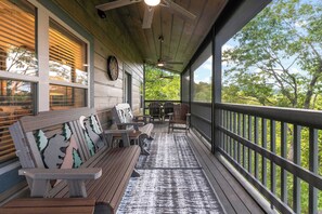 Property grounds - NEW Luxury Cabin for 12 w Hot Tub & Game room (Sevierville)