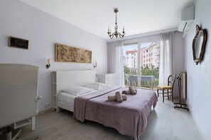 2 bedrooms, iron/ironing board, WiFi, bed sheets - Central Juan les Pins – Spacious 3-Room Apartment with Sea View (Antibes)