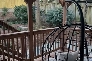 Terrace/patio - Walkable Neighborhood • King Bed • Near Downtown (Atlanta)