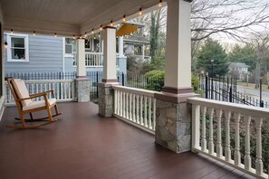 Terrace/patio - Walkable Neighborhood • King Bed • Near Downtown (Atlanta)