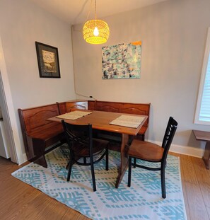 Dining - THE LAKE NEST OFF JAMESTOWN SQUARE - Hot Tub, Grill, Sidewalk & Close to Lake (Jamestown)