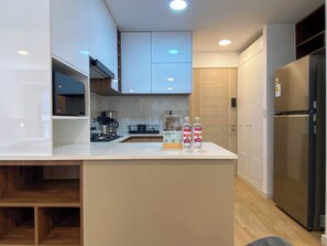 Fridge, microwave, oven, stovetop - w* | Comfort Living 2BR w/ Balcony in San Isidro (San Isidro)