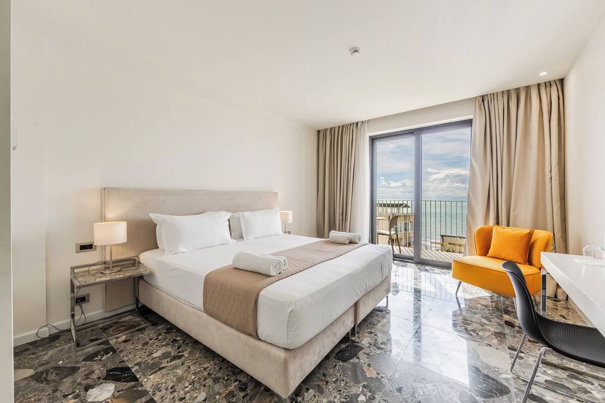 Deluxe Double Room, Sea View | WiFi (free)