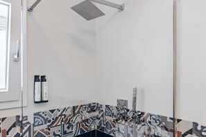 Shower, bidet - Penthouse-view tower-new-solarium-1km center-park (Pisa)
